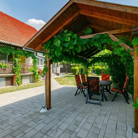 Apartment Gloriette * Balatonszarszo